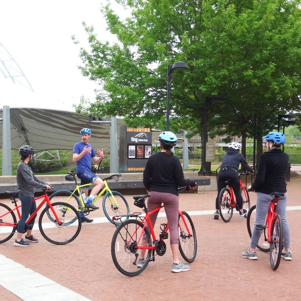 Charlottesville Downtown Mall guided tour participants